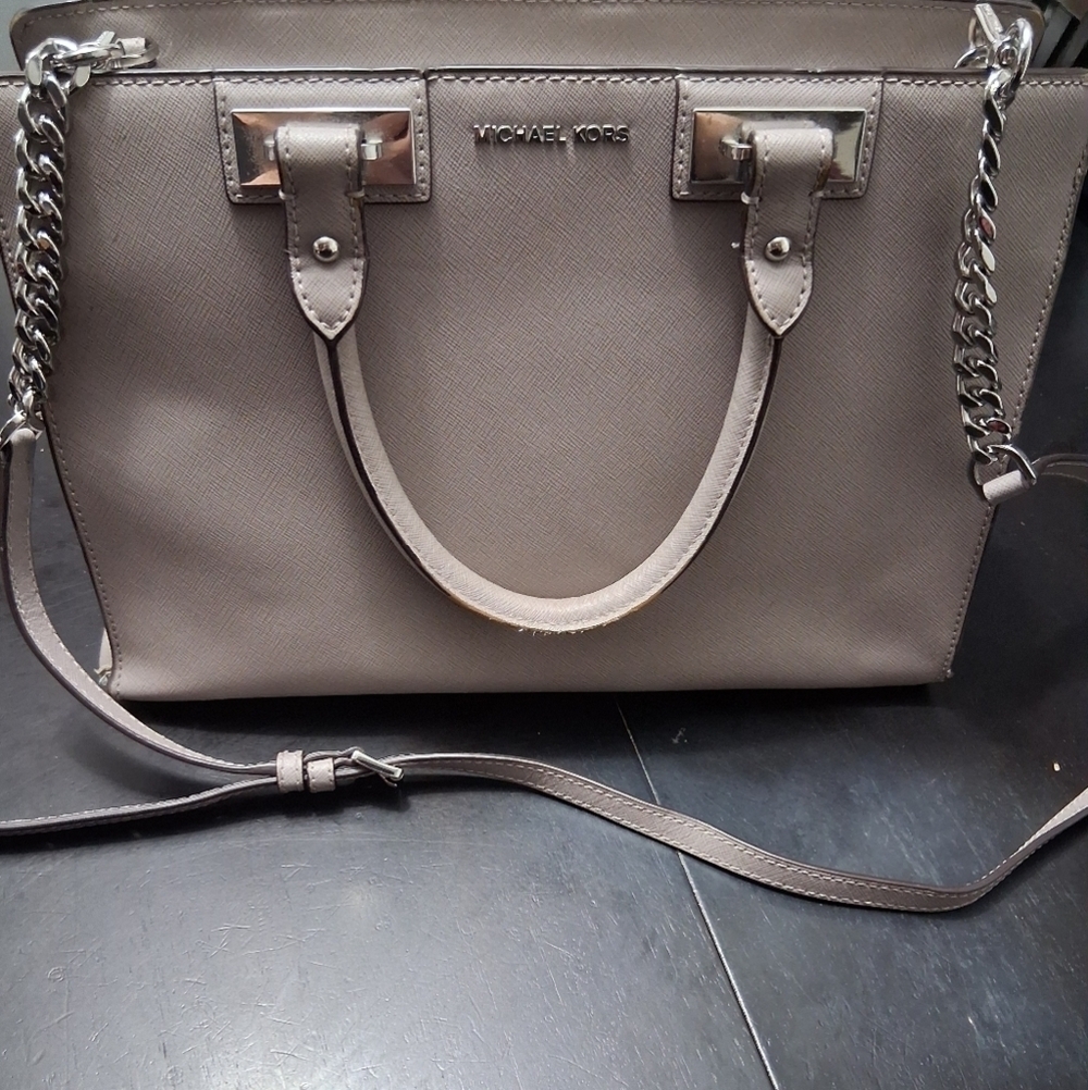 Michael Kors Quinn Gray Crossbody Bag with a Structured Design 13"×9"
